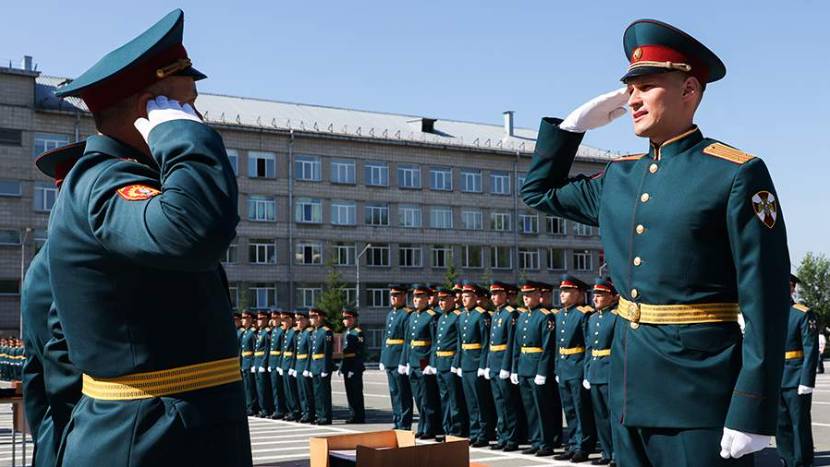 Свыше 13 тыс. выпускников военных вузов пополнят ряды ВС России