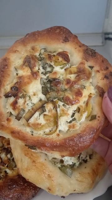 Закусочные ватрушки с зеленью