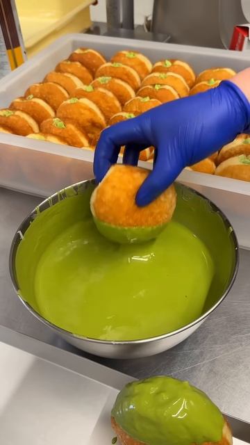 C3QaMgAlx3I - Matcha Cream Donuts🍩