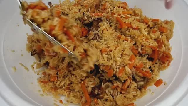 Готовим ПЛОВ С КУРИЦЕЙ - Вкусный Рассыпчатый Рис и Мягкое Мясо Домашней Курицы + Салат!!!