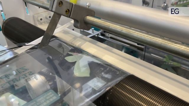 Обрезка кромки на пакетосварной машине