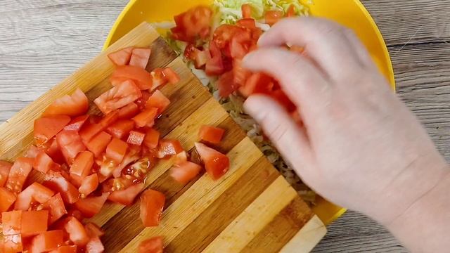 Что творит этот салат! Похудеете и не заметите! Вкусно, легко и сытно - за 5 минут!