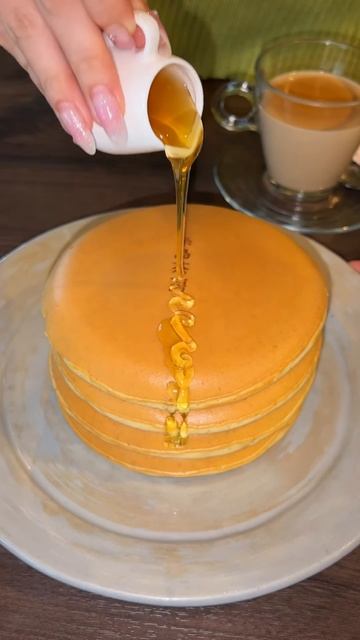 0Q4JVxHR4l0 - 絵本に出てきそうな4段ホットケーキ！ハチミツをかけると最高だった！糸島にある「糸島茶房」#福岡グルメ #japanesefood #japantravel