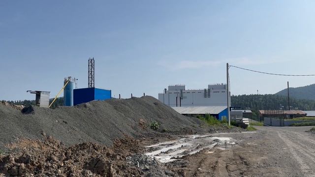 Бетонный завод рядом с очистными сооружениями в Шерегеш