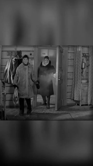 Ты что тут делаешь? Чай пью.
