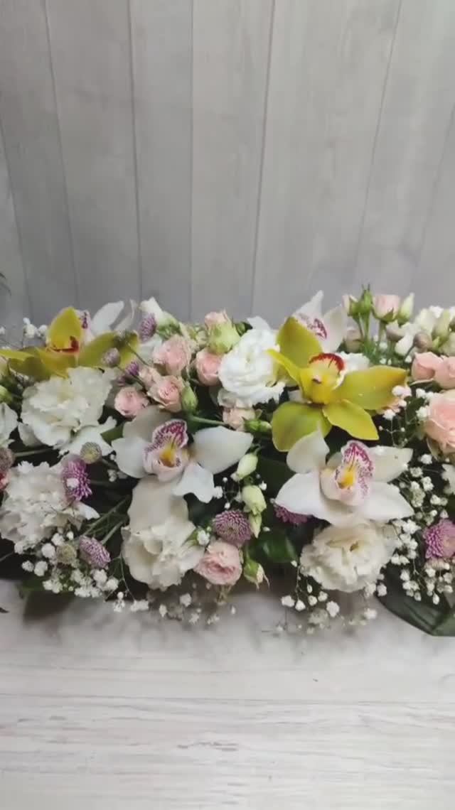 Свадебный сет из живых цветов для банкетного зала