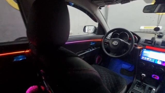 mazda 3 bk на установке атмосферной подсветки салона MTF M4