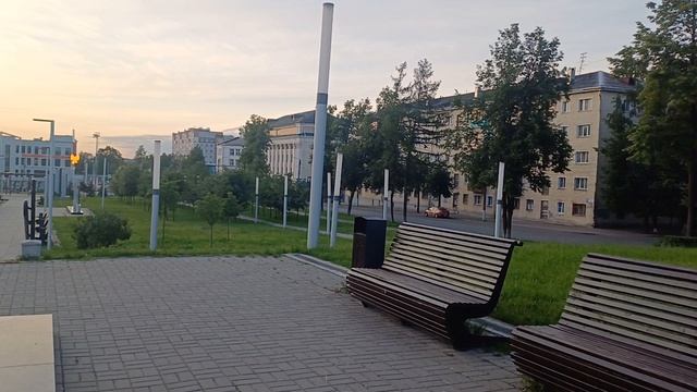 Безмолвная прогулка по скверу. Прогулки без повода