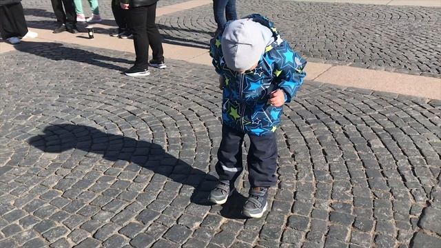 Гуляем с Мироном по центру Питера / Даня с Тёмой на стадионе смотрят игру Зенита