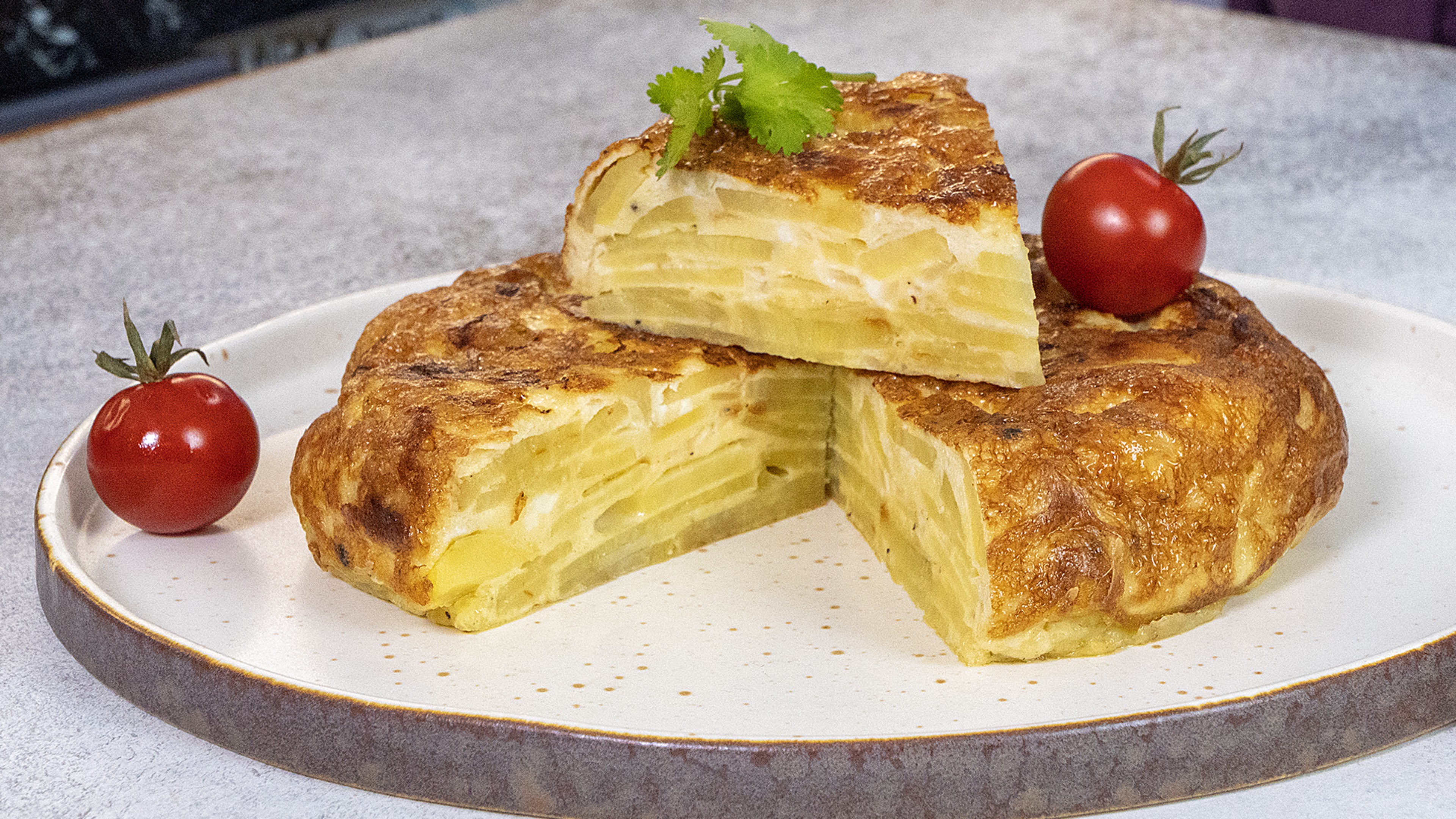 Картошка + яйца = испанский омлет. Сытный завтрак для всей семьи. Хорошее настроение. Тортилья