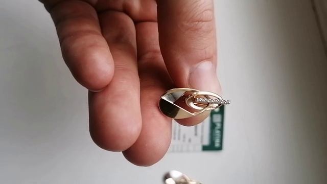 Золотые серьги с топазами