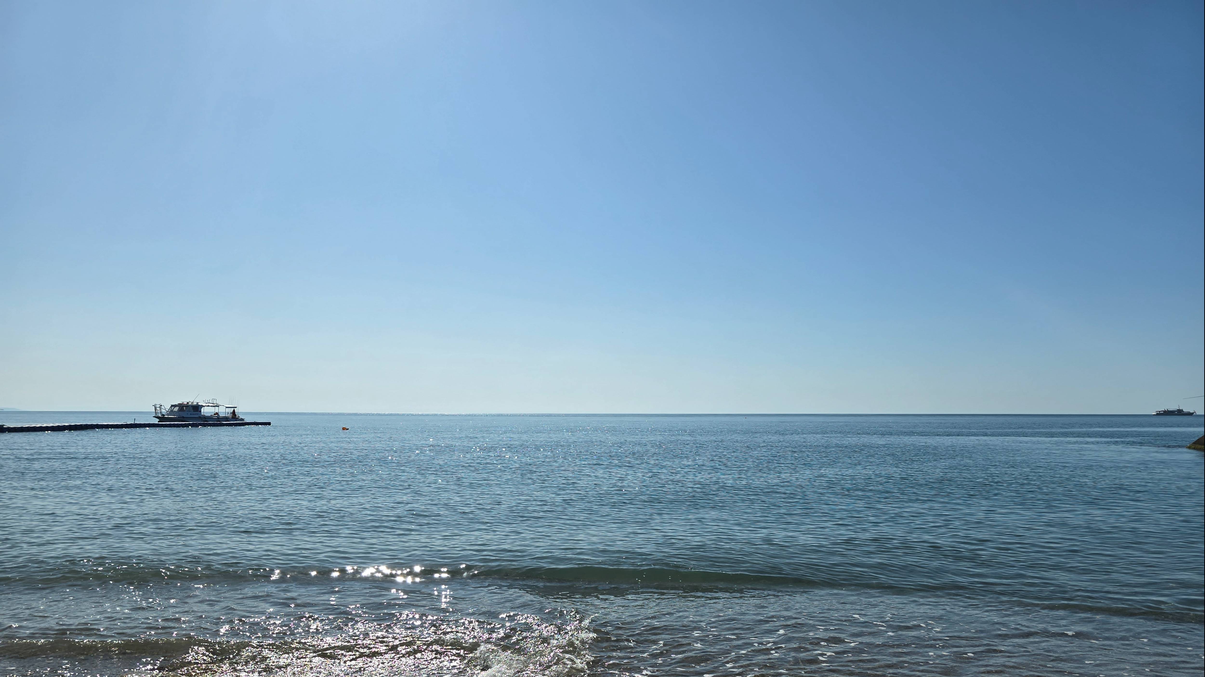 Алушта, 24 июня , пляж Крымские зори.