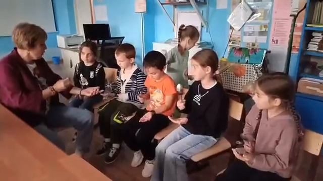 Музыкальный инструмент- деревянные ложки.
