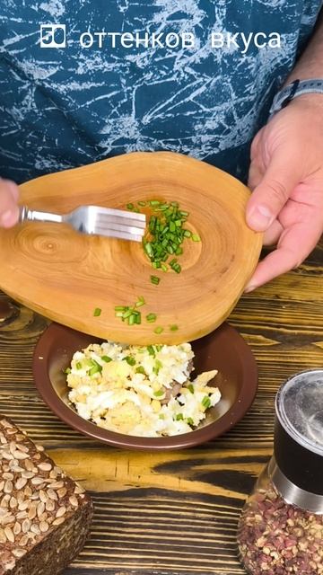 бутерброды с яйцом и печенью трески