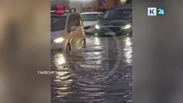 Улицы и пляжи Сочи привели в порядок после залповых ливней с градом