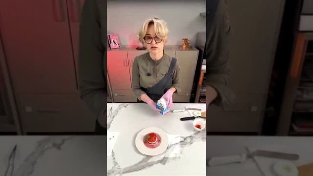 Классический рецепт клубники со сливками в новом прочтении от Ольги Пениоза