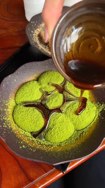 CZ7n9N8hmuU - 黒蜜たっぷりの抹茶わらび餅がぷるんぷるんで美味しすぎた！京都にある「ぎをん小森」#京都グルメ #japanesefood #japantravel