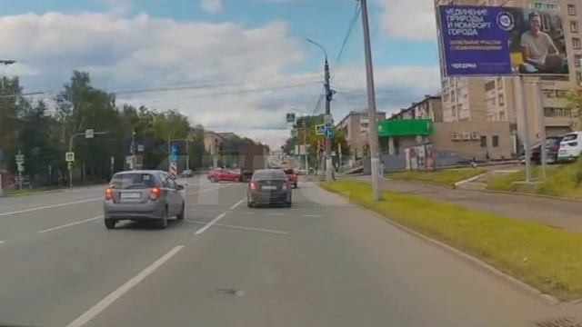 23.06.2025 Момент ДТП на перекрёстке ул. Удмуртская и ул. Краева (Ижевск)