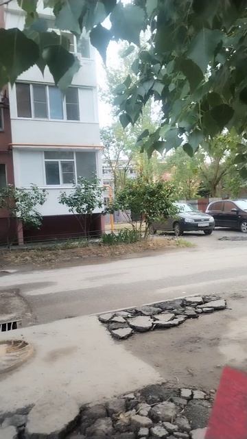 У нас  городе в Волгодонске разбитые дорожки
