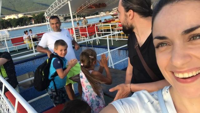 Встречаем закат на теплоходе Империя в Геленджике