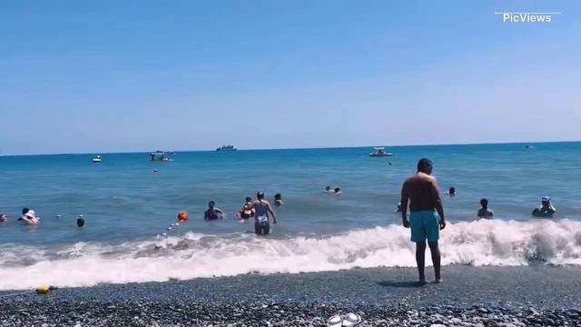 Сочи Лазаревское пляж Лазурный сегодня 24 июня 2025. Какая погода в Лазаревском сейчас, пляж и море