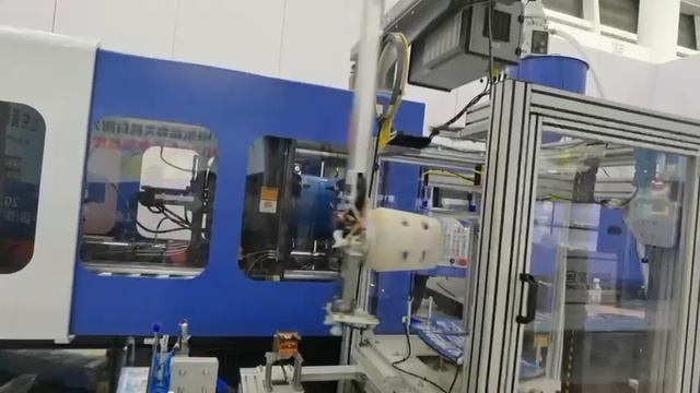 Обклейка тары на ТПА Threeplast