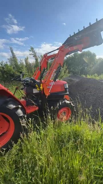 Японский трактор Kubota L3408 с фронтальный погрузчиком
