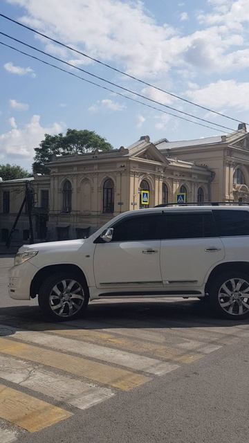 Land Cruiser 200 в интересном обвесе