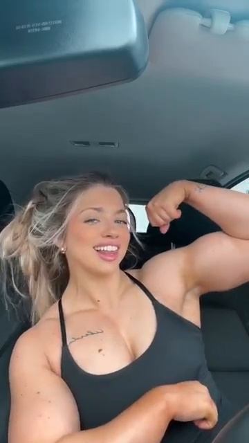 Big muscle girl 💪🏻