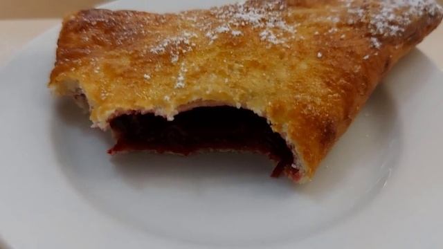 №007   Слойка со смородиной. (серия вкусная еда).  №707 (3)