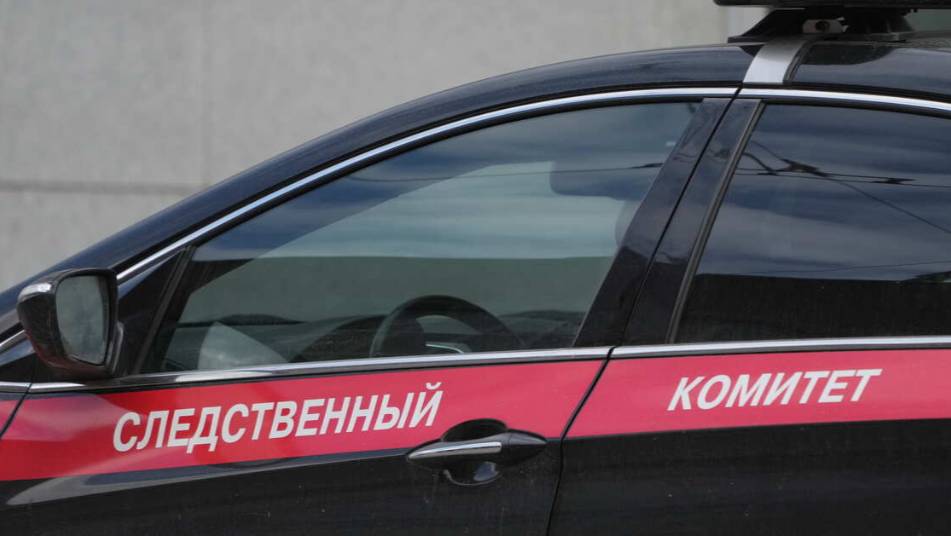 Тело мужчины с перерезанным горлом нашли в квартире в Петербурге