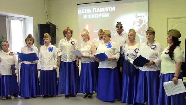 Вот солдаты идут