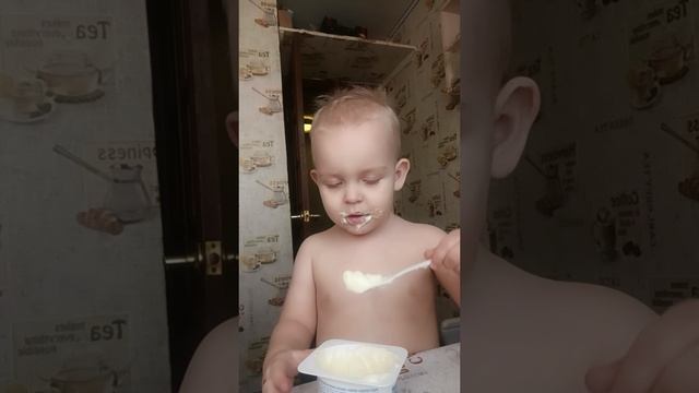 Кушаем сами творожок