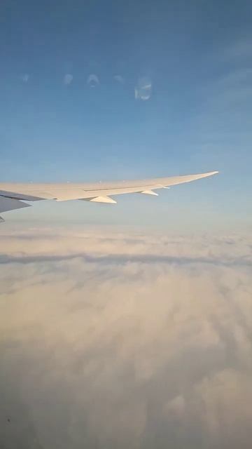 Под облаками: Волшебство воздушного путешествия из Стамбула в Монголию