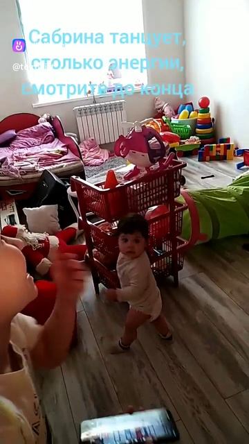 Сабрина танцует