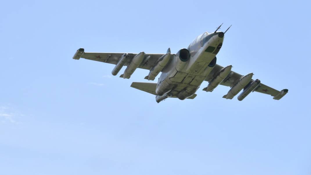 Су-25 уничтожили технику боевиков ВСУ. Лучшее видео из зоны СВО