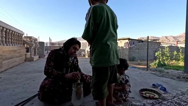 мать одна и ее четверо детей. радость быть вместе и страх уйти