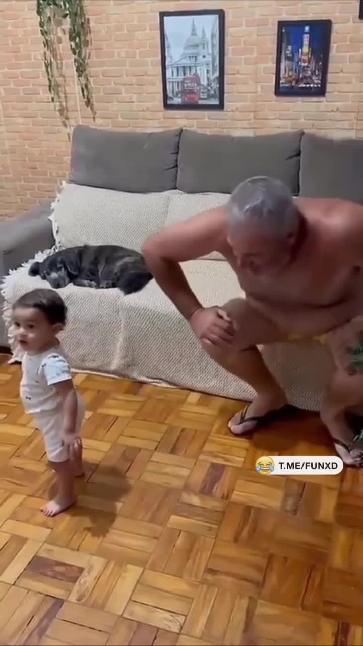 Троллит деда🤣