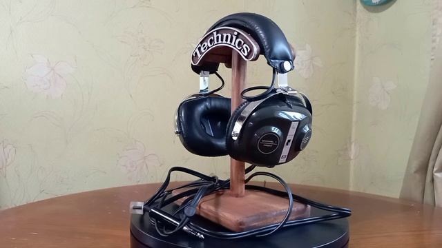 подставка для наушников "Technics"