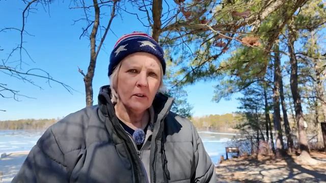 Женщина говорит о том, какие ошибки не нужно совершать,  готовясь к старости