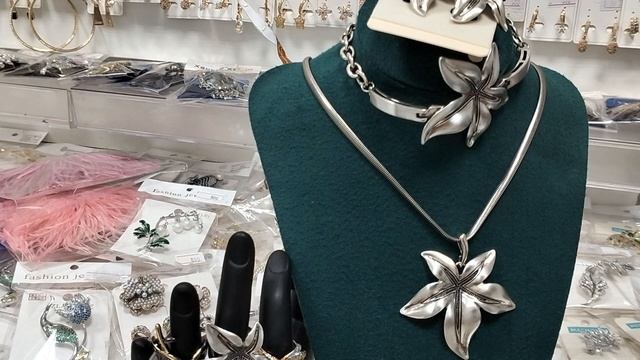 Блестящие идеи: самые стильные комплекты украшений и серёжки сезона . Заказ на ватсап +79083191849