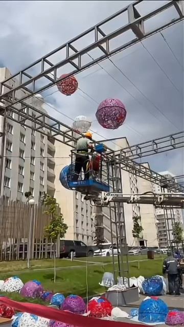 Инсталляция "Шары"  на набережной Саратова