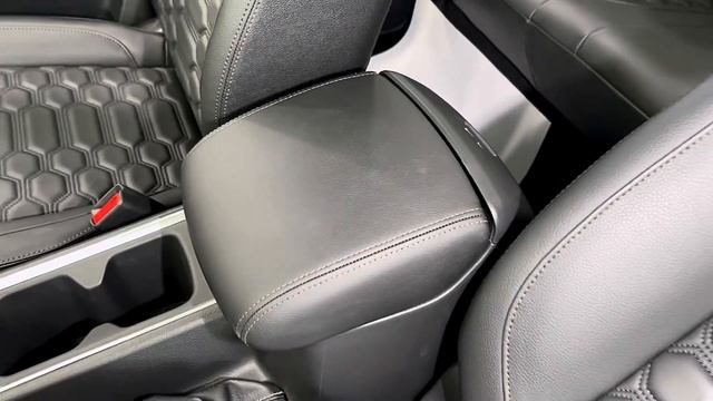 Nissan Navara 2025 - Интерьер и Экстерьер