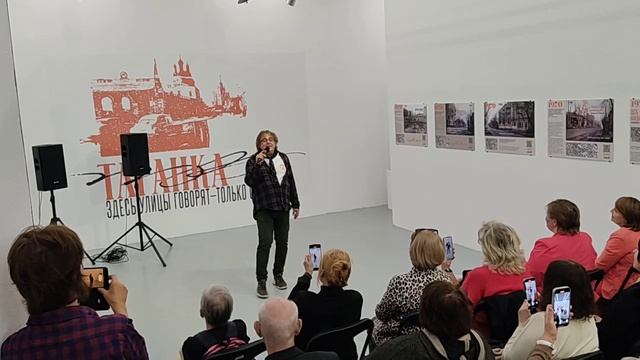 Затерялся ветерок в листве, подарите мне прогулку по Москве
