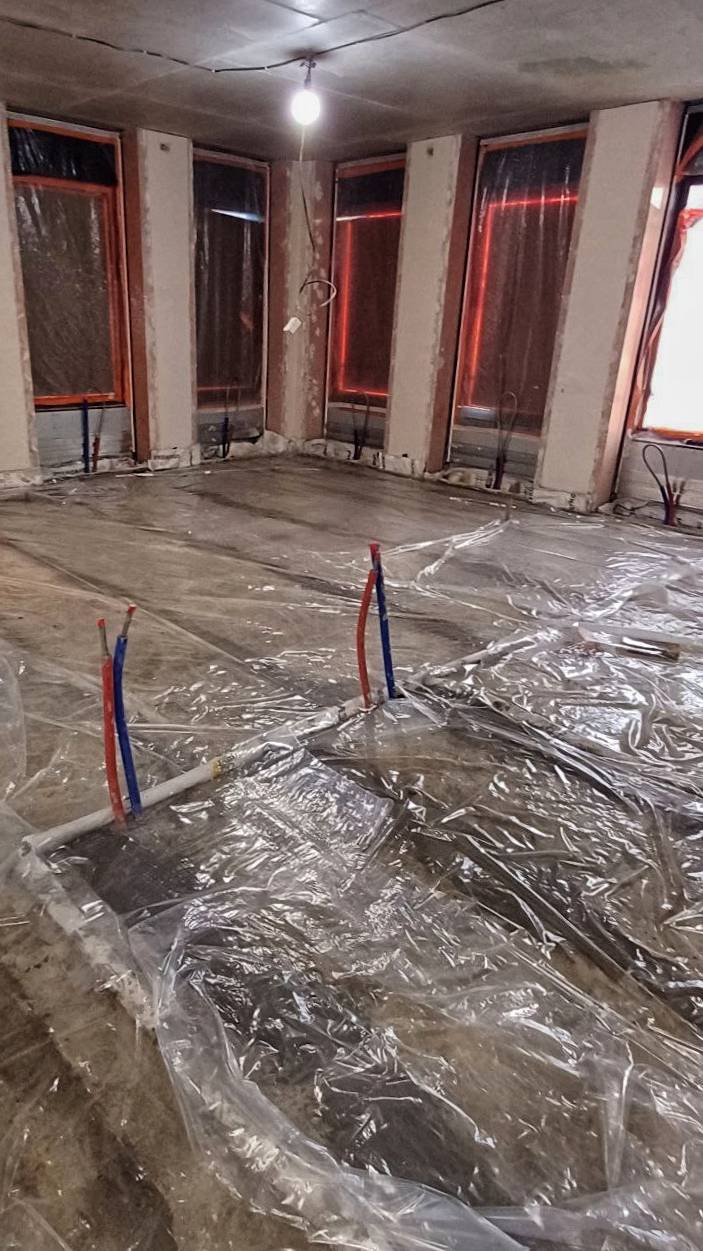 Почему не залили стяжку в местах, где будут радиаторы
