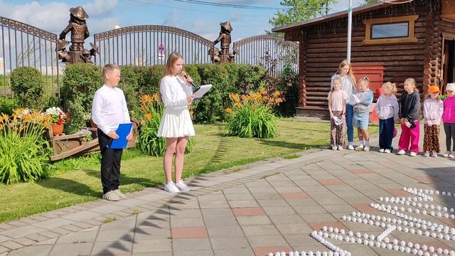 "Мы помним! Мы гордимся!"

В "Летнем досуговом центре" ребята почтили память героев.