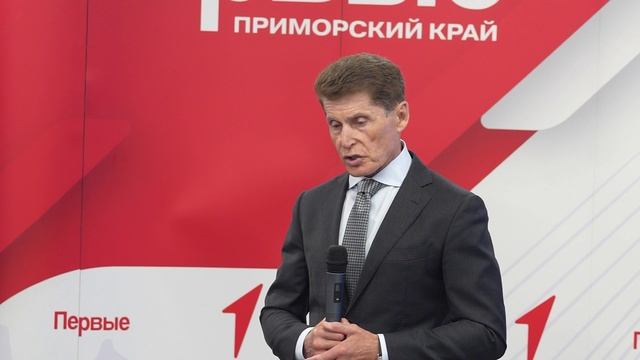 Олег Кожемяко встретился с активистами «Движения Первых» в Приморье.