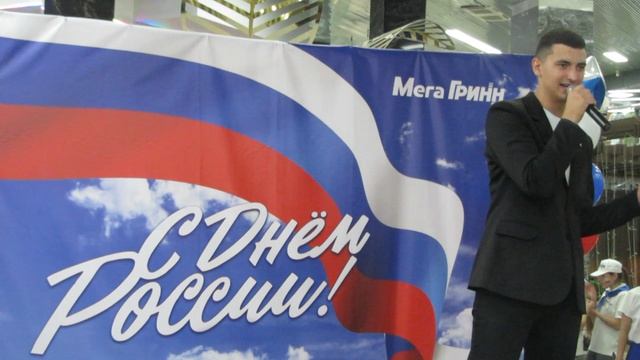 кто поет песню пролетая над нами и слова песни пролетая над нами денис майданов
