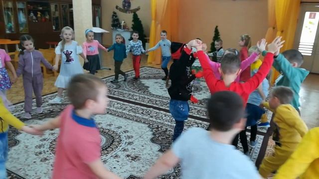 Музыкальная игра "Паучок".