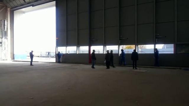 Работа откатных ангарных ворот изнутри